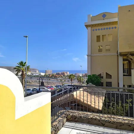 Emilia - Cristianos, Heated Pool, Spacious Terrace, Fibre Net, Tv Channels * Los Cristianos (Tenerife)